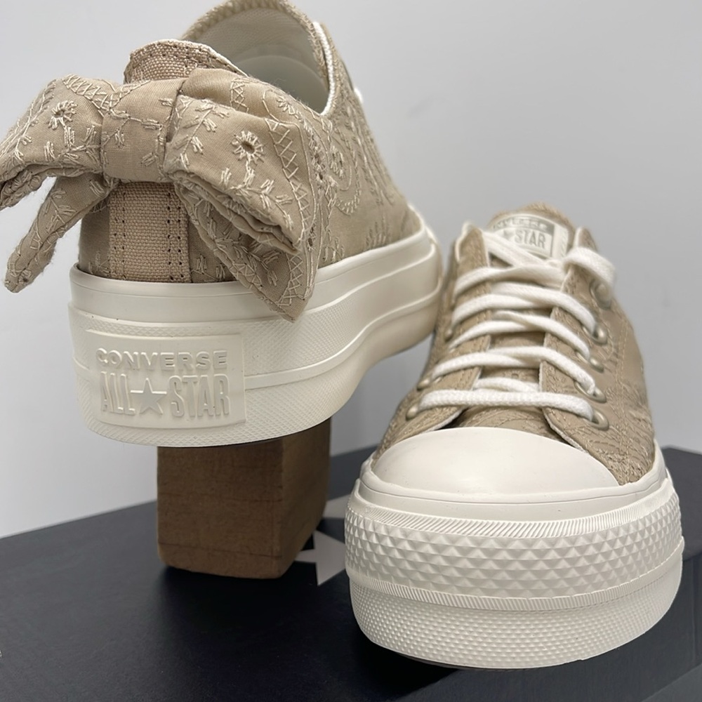 Converse Women's Tan Lace Platforms A10246C
CTAS LIFT OX
NUTTY GRANOLA/EGRET/LIG - Picture 8 of 16